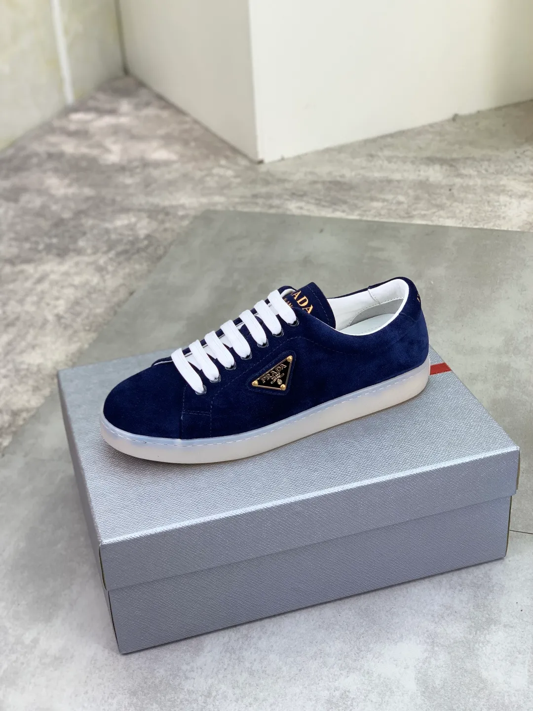 Men's shoes 💰P540💰【New model】The hot model is on the official website, 🆘 The trendy brand (Prada) mainly promotes the hot model, the avant-garde and versatile fashion men's shoes are privately modeled, the cowhide surface is spliced 1:1.. The fashion is simple, the original imported cowhide lining and the cowhide feet; the atmosphere and personality are more fashionable, eye-catching and pursuing class. It will subvert the old idea and be a must-have for fashion trendsetters with you! Must keep it for yourself! Tall and comfortable, large and low, high-end quality workmanship. Size: 38-45; 3️⃣colors available.